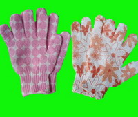 Exfoliating glove